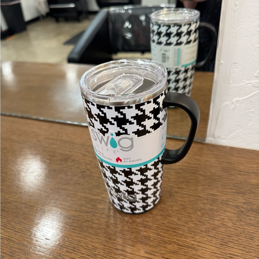 Swig Life Houndstooth Mug - Black and White